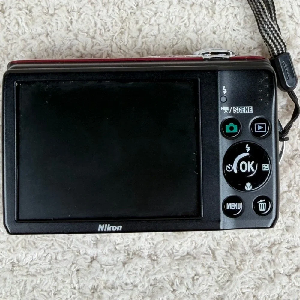 Nikon Coolpix L22 12.0MP Digital Camera Red Bundle with Box Case SD Card Works